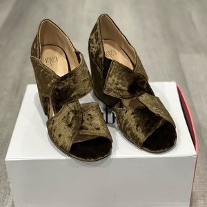 Women’s Cabi spring collection 2018 heels!